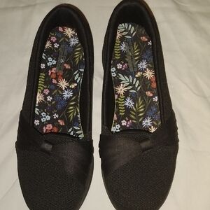 Skechers Black slip on size 7 memory foam